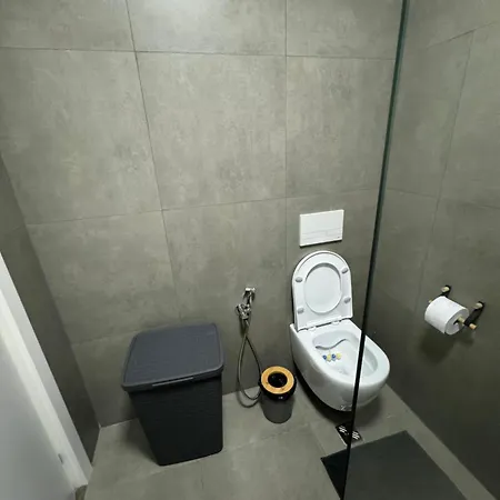 Luxury Center Apt25 ティラナ