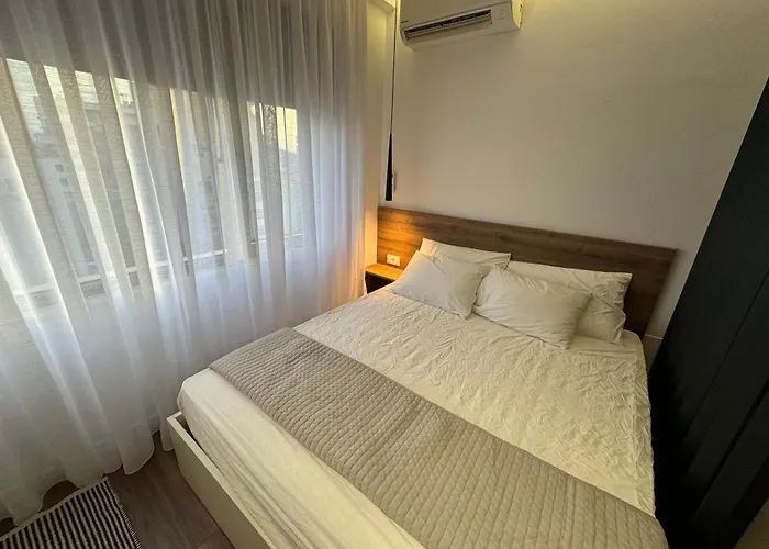 Old Bazaar * ティラナ